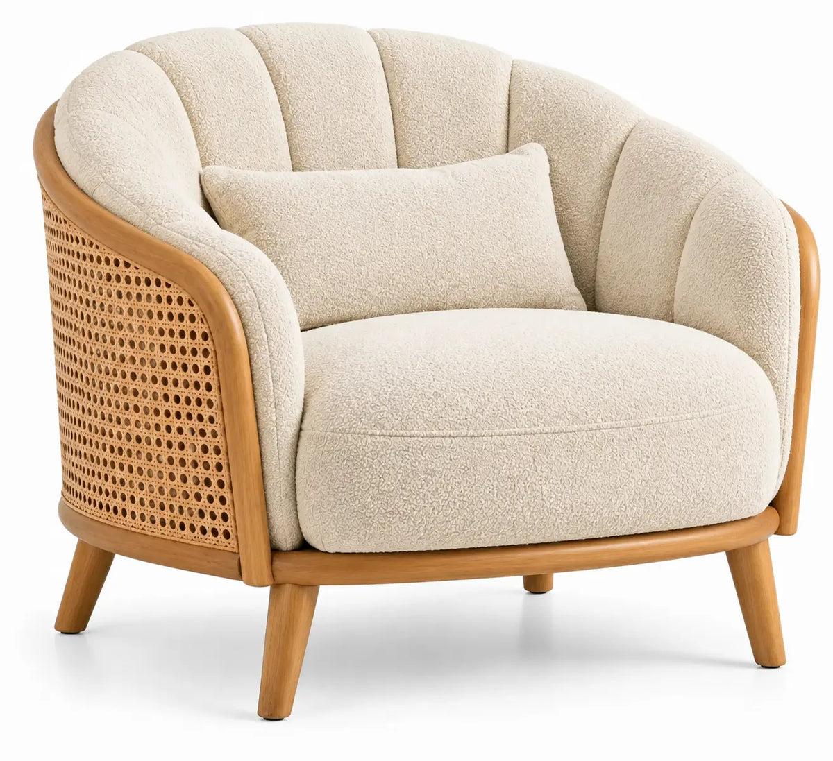 Fauteuil beige à dossier cannelé et côtés tressés