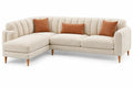 Canapé d'angle beige à méridienne rainurée et coussins terre cuite